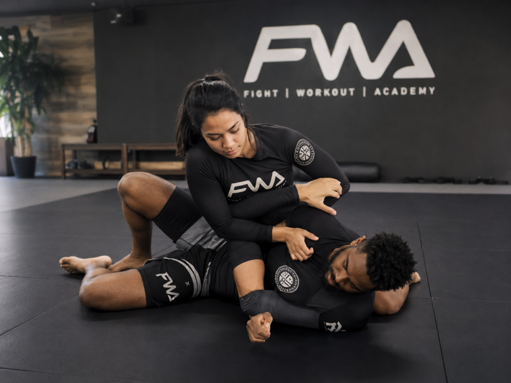 pratiquants grappling position contrôle